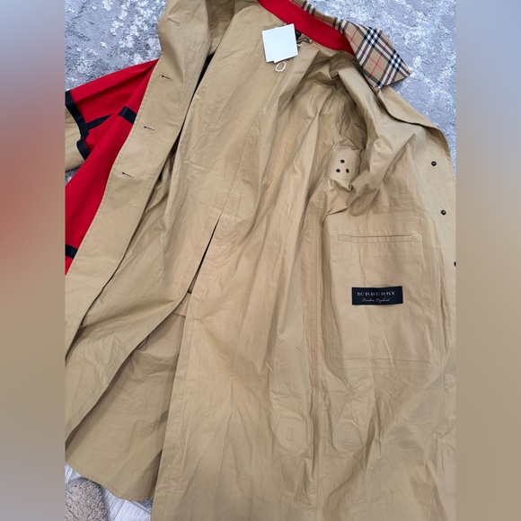 BURBERRY Bonded Cotton Oversized Seam-sealed Car Coat In Red/beige - Picture 14 of 16